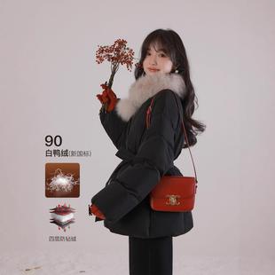 明摩羽绒服2025新款韩系氛围腰带女短款90白鸭绒冬季收腰外套百搭
