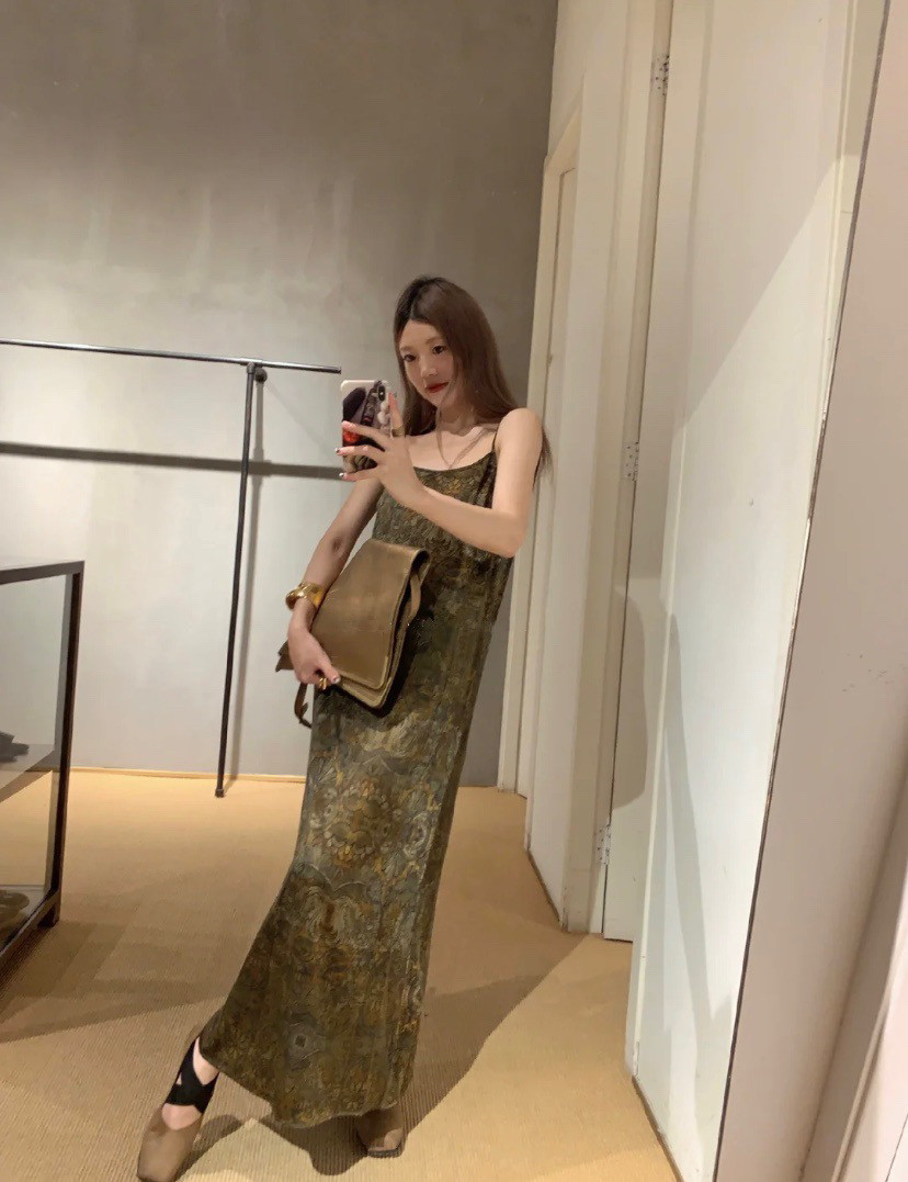 高货UMA芥棕色图腾壁画丝质吊连衣裙