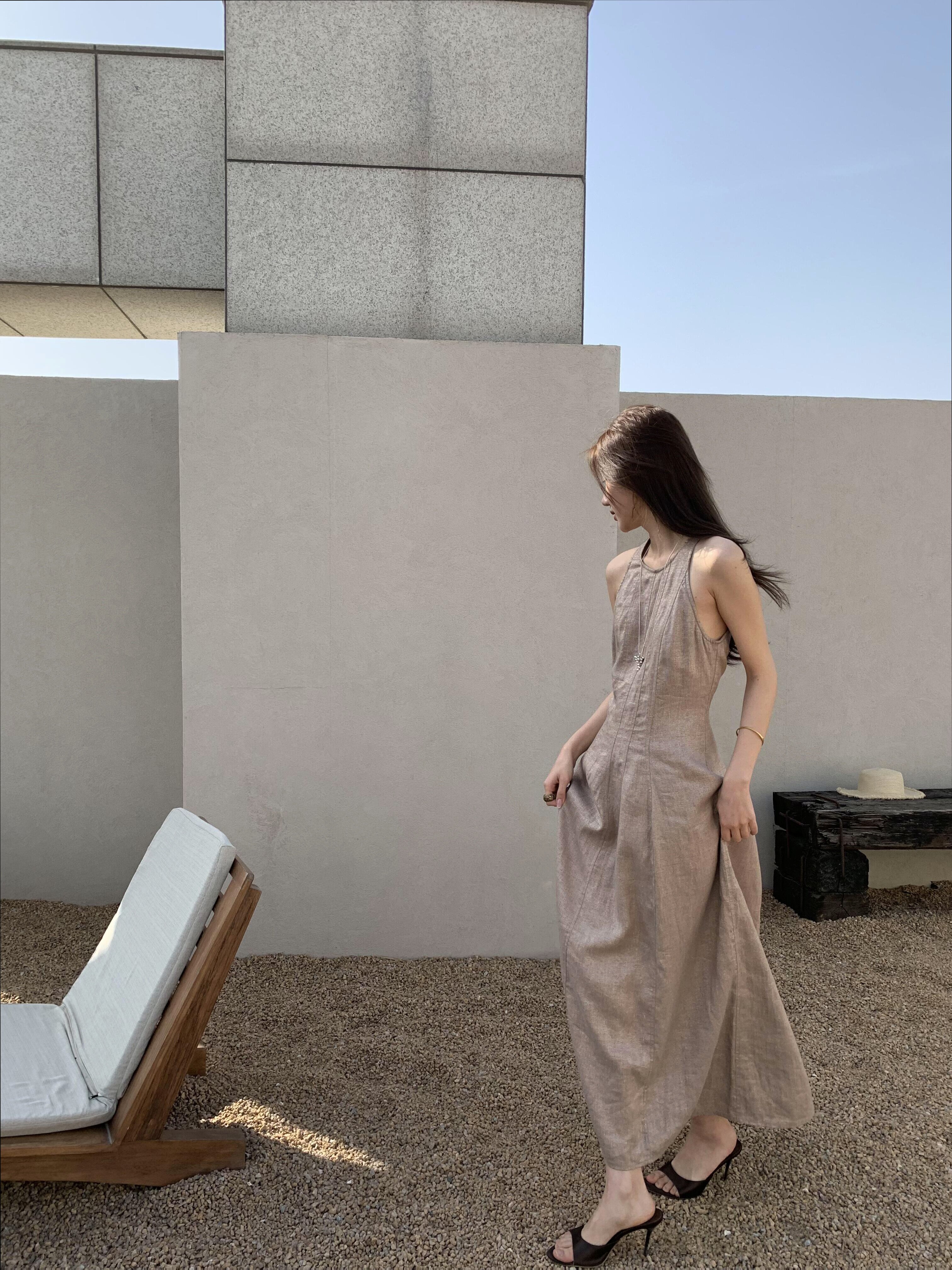BC亚麻2026夏季新款闪亮无袖连衣裙微透轻盈A字大摆背心裙长裙女 - 实物图