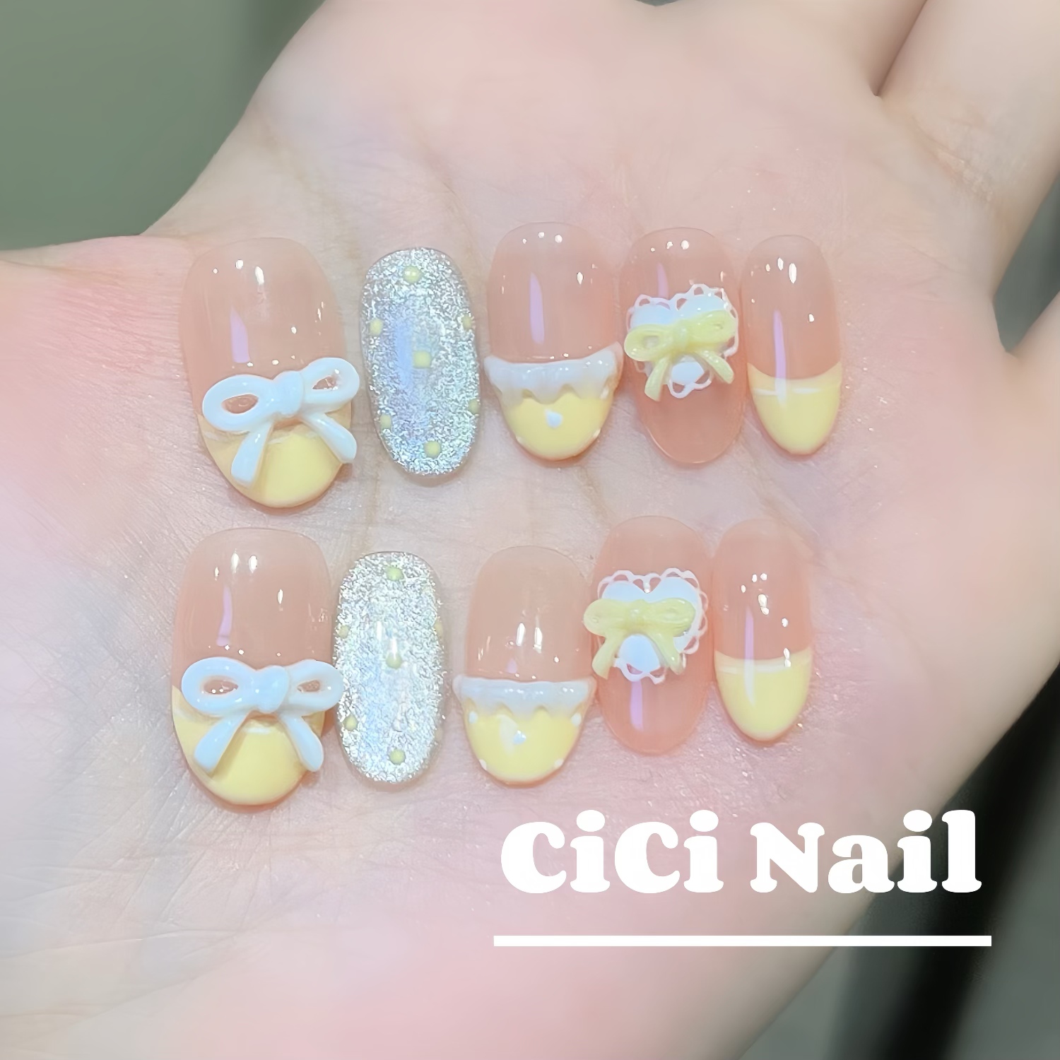 奶黄蝴蝶结穿戴甲温柔轻奢蝴蝶结高级感2025新款手工椭圆美甲贴片