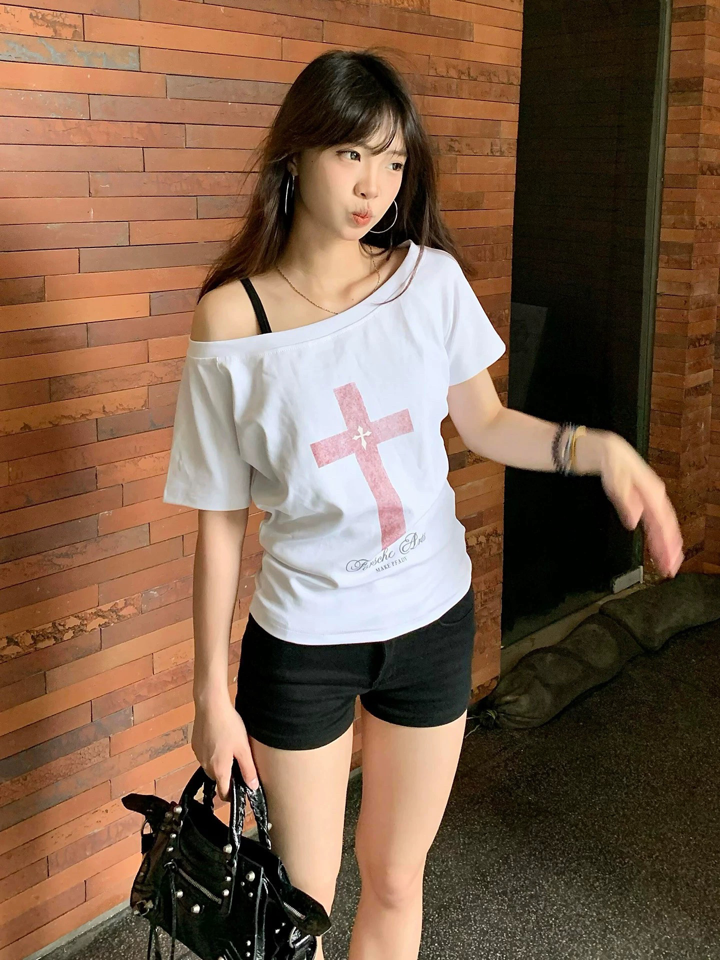 白色前后两面穿十字架斜肩上衣女夏季宽松美式辣妹露肩短袖t恤