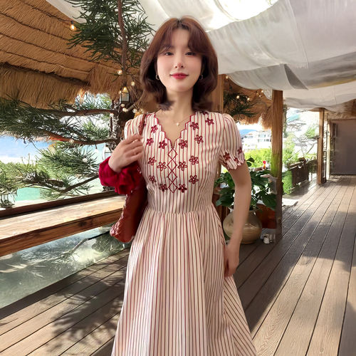 民族风短袖条纹V领大摆连衣裙女