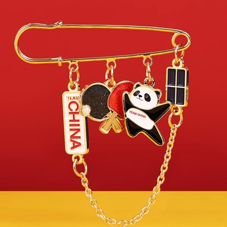 中国国家队乒乓球胸针送礼