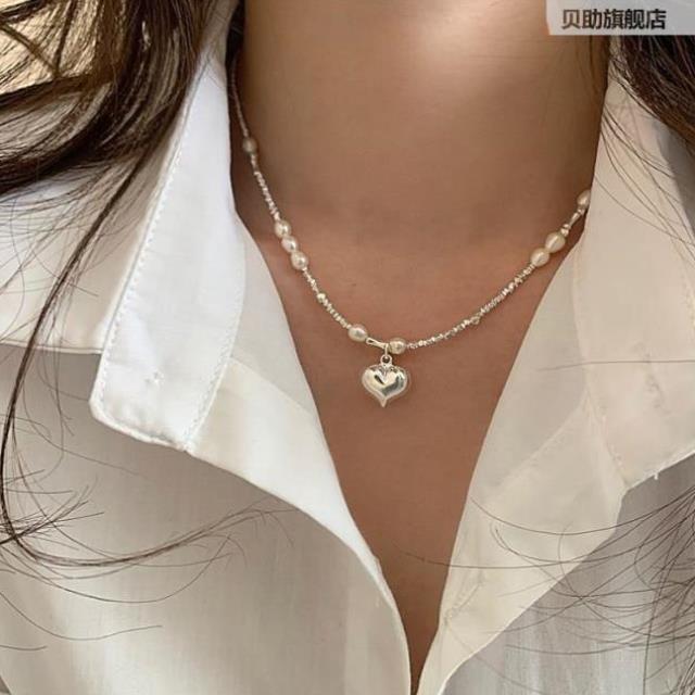 甜美小冷骨淡风设碎银几两爱心项链女众计感淡水珍珠锁链法式颈链