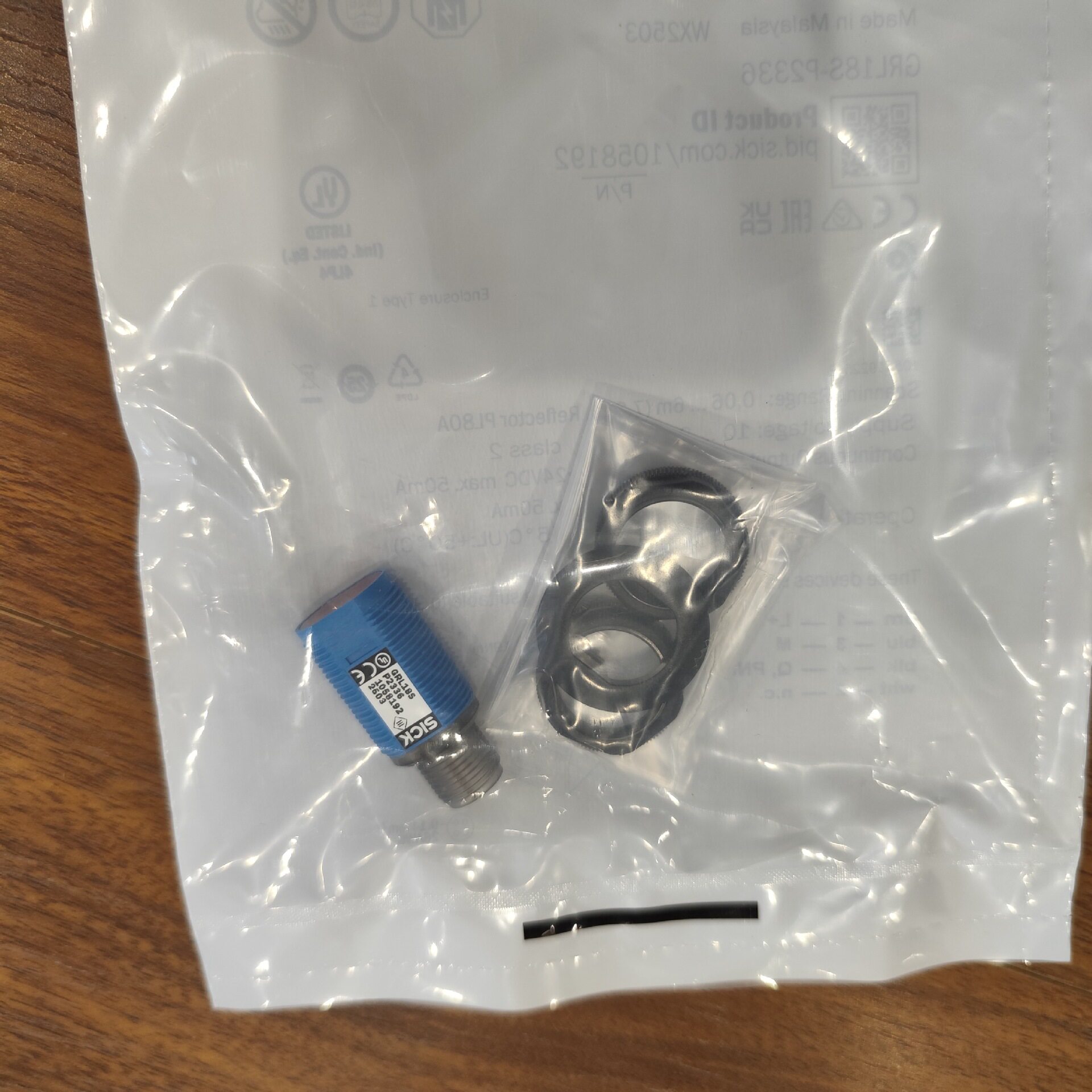 德国SICK西克GRL18S-P2336镜反射式光电传感器正品保证有现货