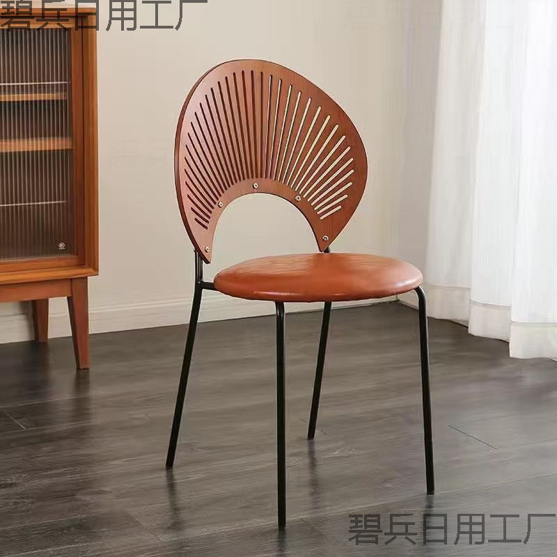 2026北欧实木餐椅家用网红贝壳椅轻奢中古椅子靠背复古民宿餐厅软