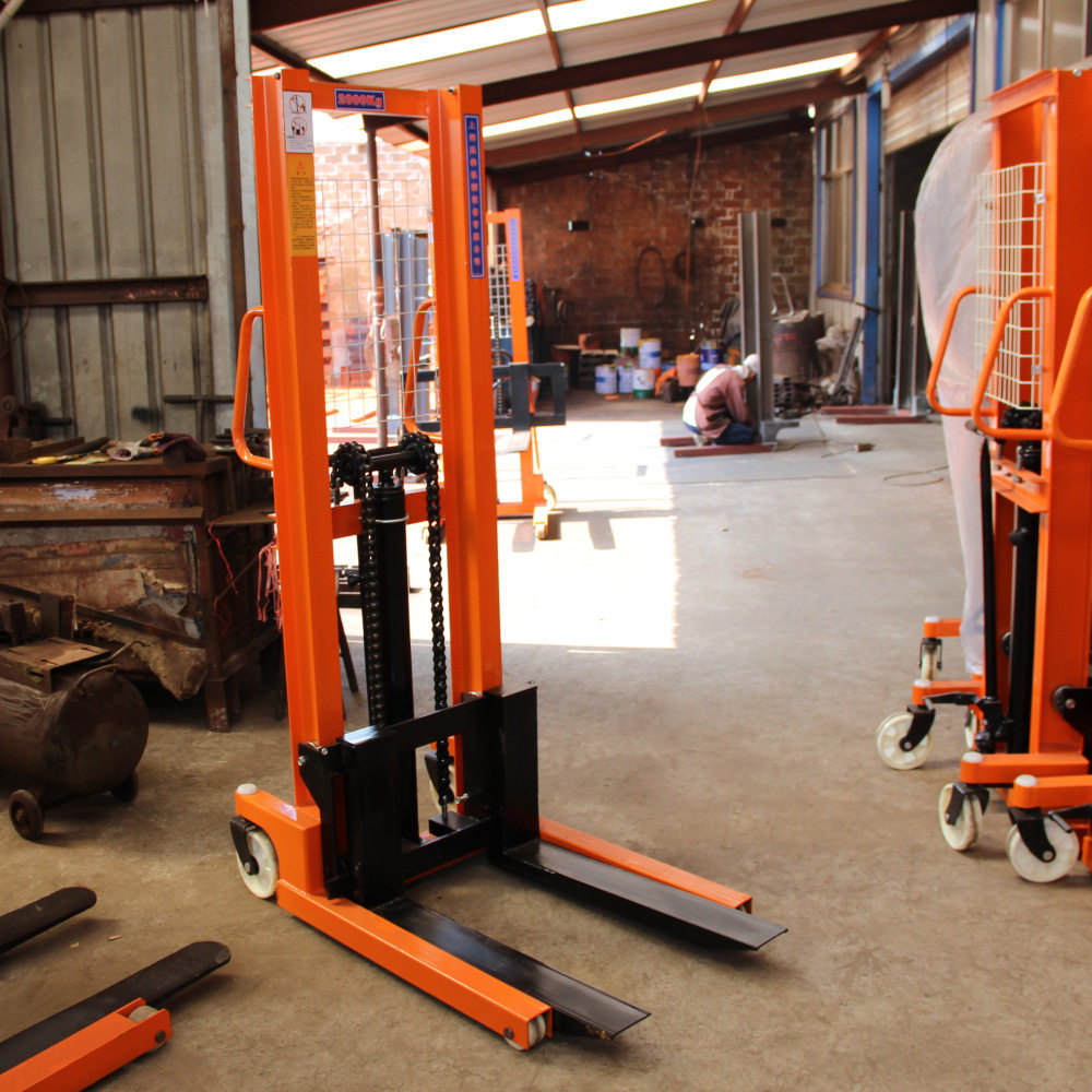 瑞拉特1.5吨堆高车CTY1500手动液压叉车网络