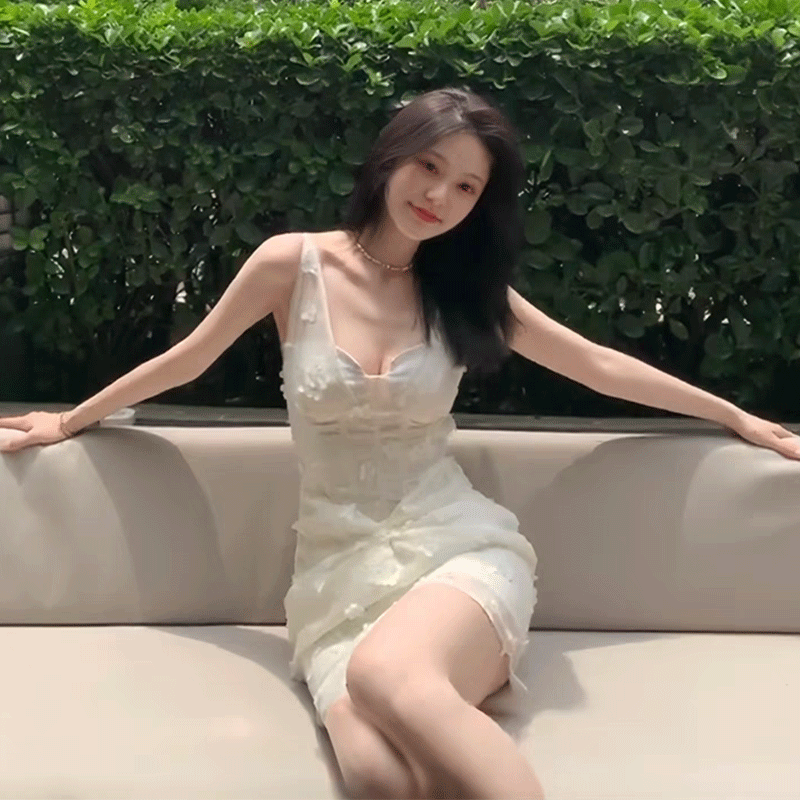 御姐风白色吊带连衣裙女
