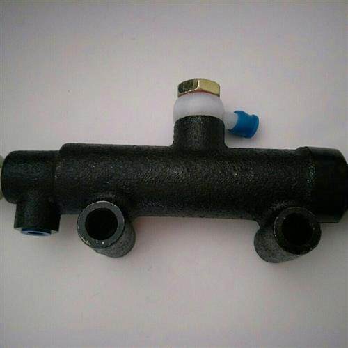 福田雷沃谷王联合收割机油刹刹车总泵 小麦玉米刹车总泵