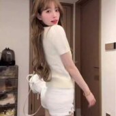 显瘦上衣 女圆领套头短袖 2026年春季 简约半熟少女风小马印花针织衫