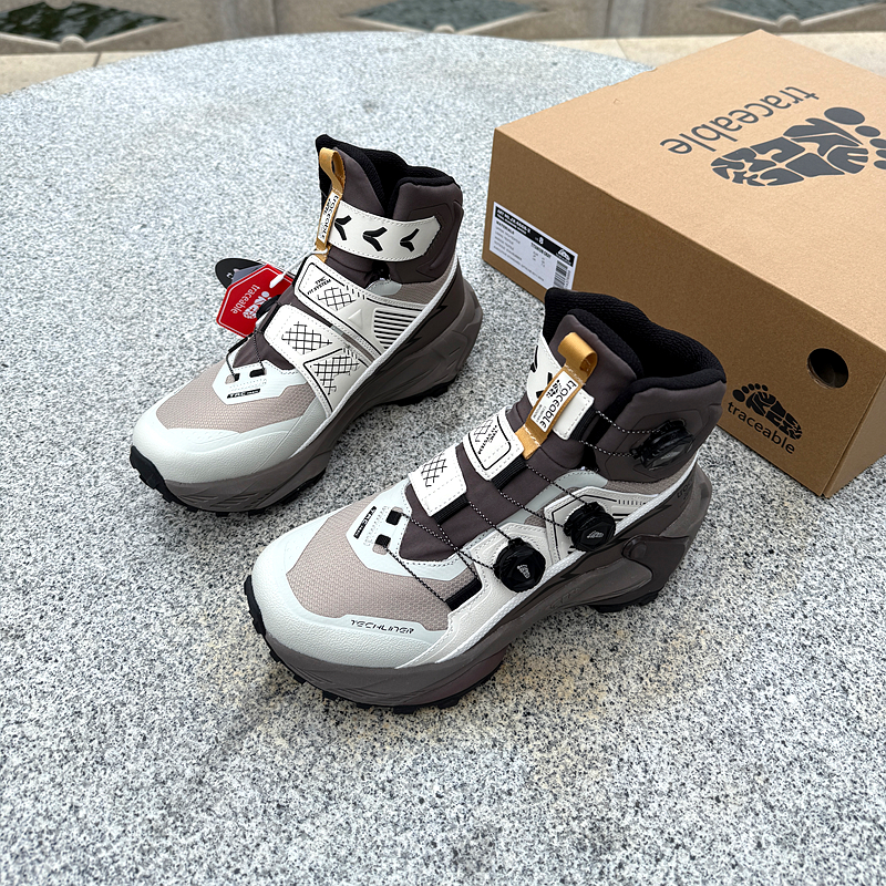 高端情侣款防水徒步越野登山鞋