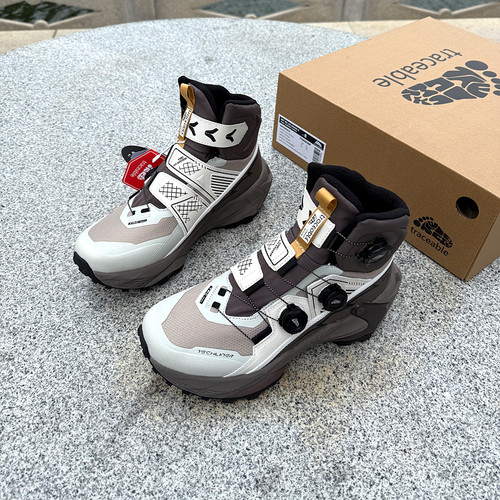 高端情侣款防水徒步越野登山鞋