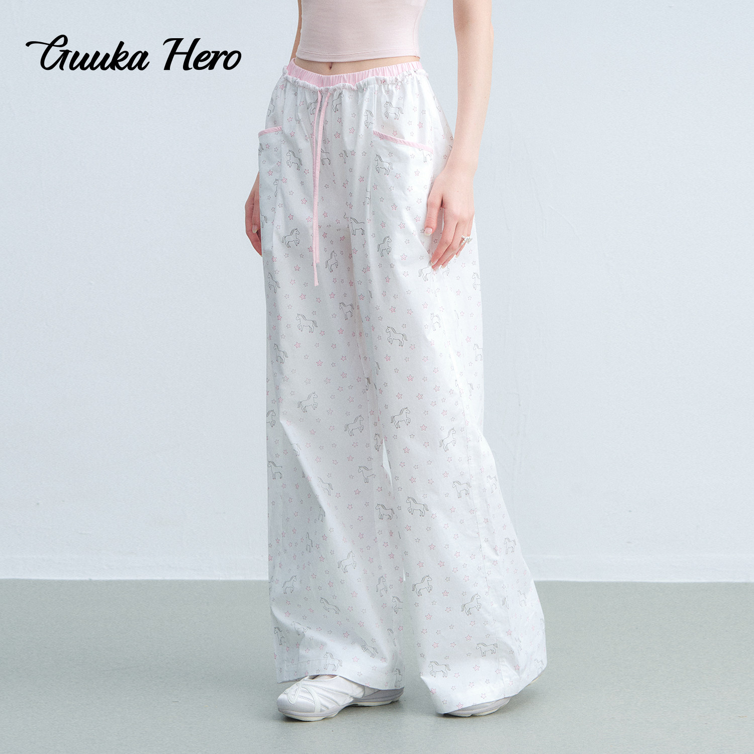 GUUKAHERO粉白拼接小马星星印花阔腿裤女 少女慵懒抽绳休闲直筒裤 - 实物图