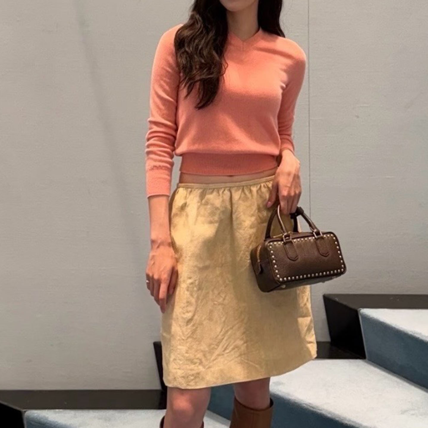 绵羊毛休闲风V领长袖针织毛衣女