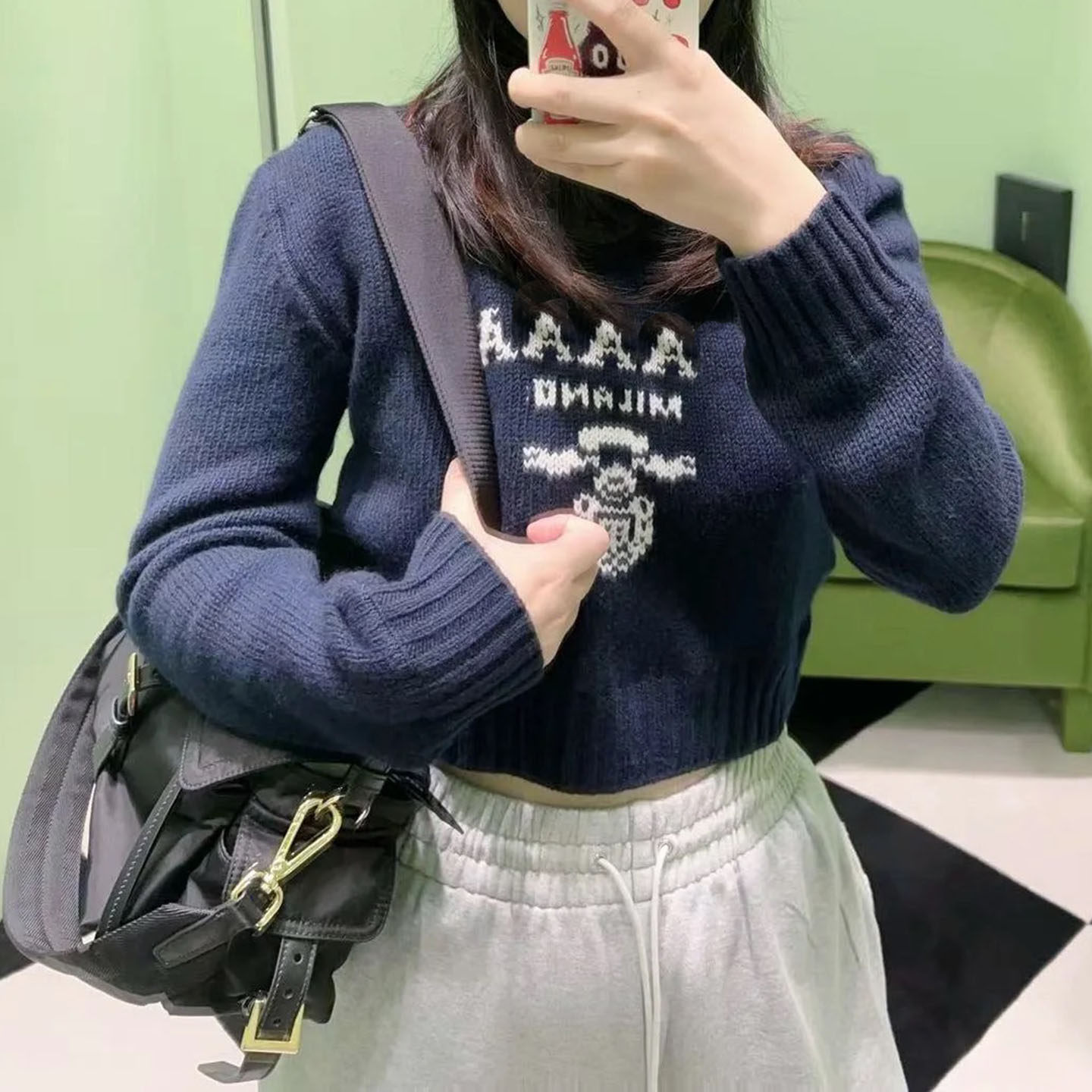 羊毛羊绒圆领套头胸口字母针织衫