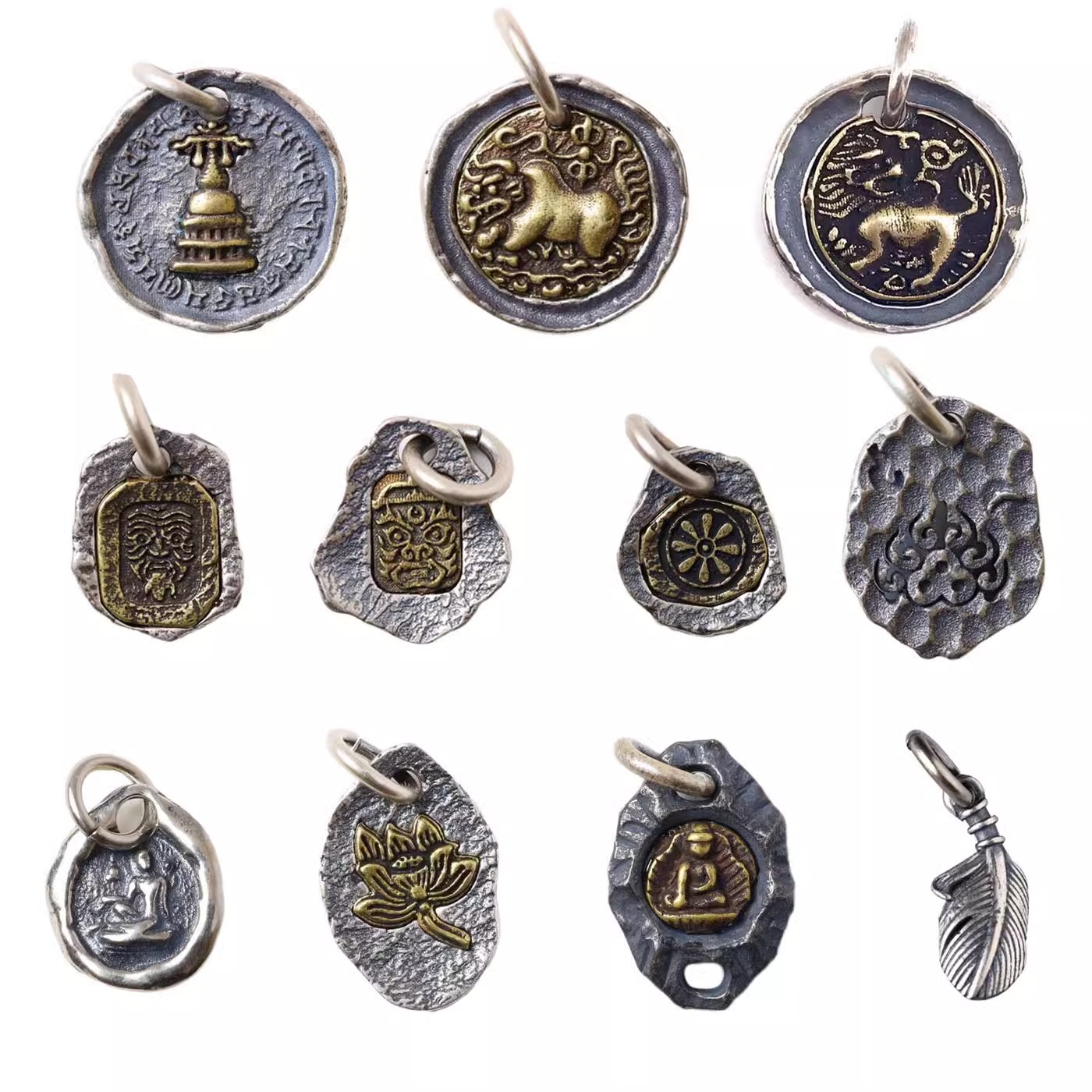 S925银僧格雪狮吊牌藏地小元素八辐轮伏藏泉雪域神牛侧挂银饼吊饰