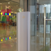 商铺拉门防夹手门缝保护条儿童安全门卡地弹玻璃门安全防护用品