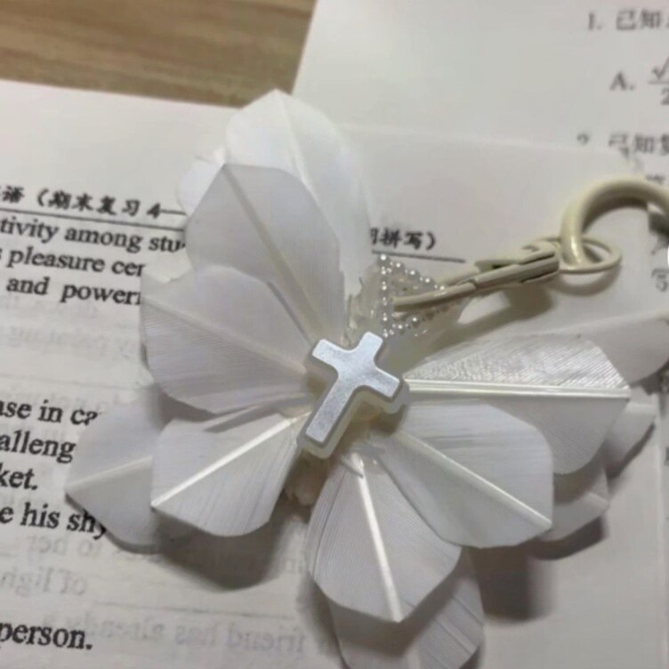 创意蝴蝶白色羽毛十字架挂件生日礼手工diy礼物球包挂件可爱礼物图片