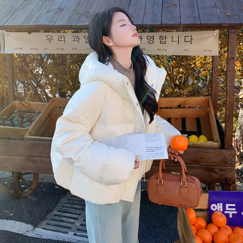 漫舞精灵白色短款巨好看的羽绒服