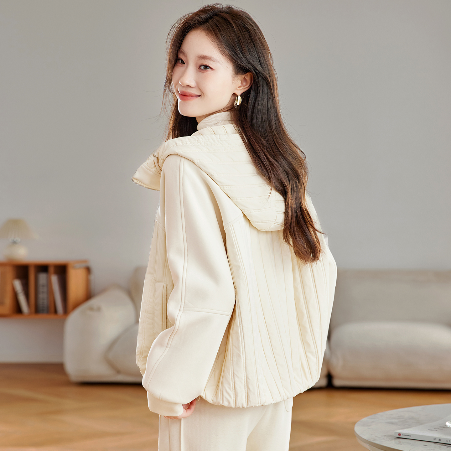 白色连帽卫衣女新款2025爆款外套