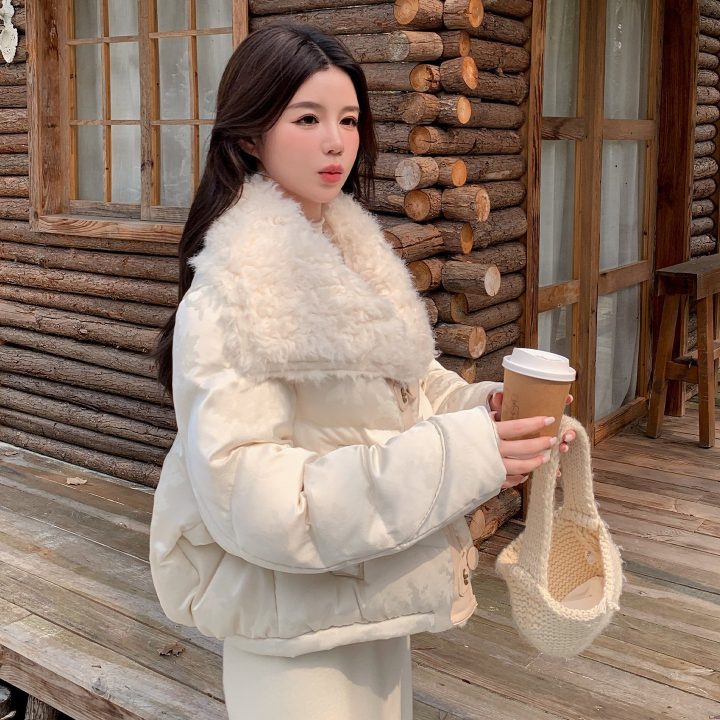 白色短款羽绒服女2025冬季新款女款小香风爆款羊羔毛翻领厚外套冬