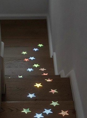 夜光星星墙贴3D立体儿童房卧室星空顶房间布置装饰荧光星星贴纸