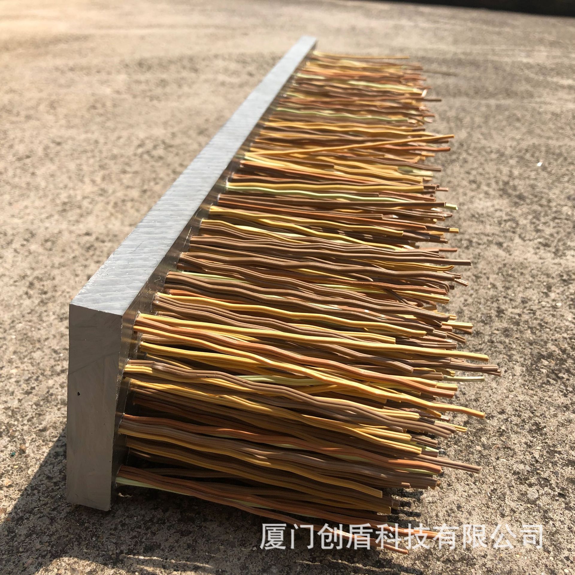 仿真茅草瓦塑料防火稻草屋檐草檐口草台湾风格弯杆人工草防火装饰