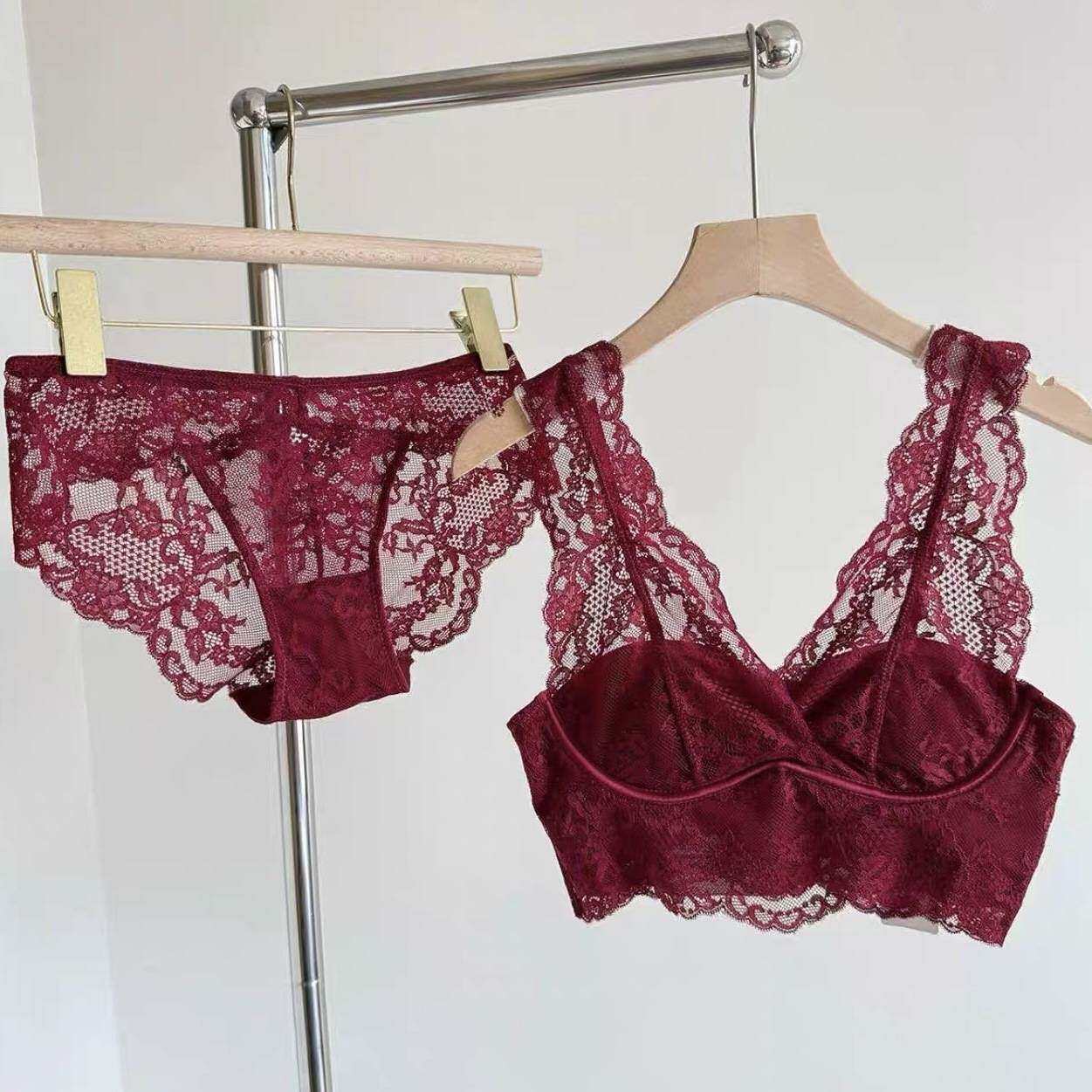 高奢蕾丝薄舒适美背无钢圈法式背心宽肩带内衣套装女夏一体式文胸