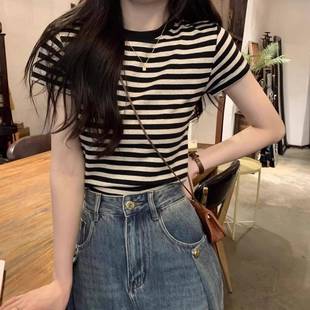 高级感超好看上衣潮 2025初夏穿搭新款 夏季 正肩横条纹短袖 t恤女装