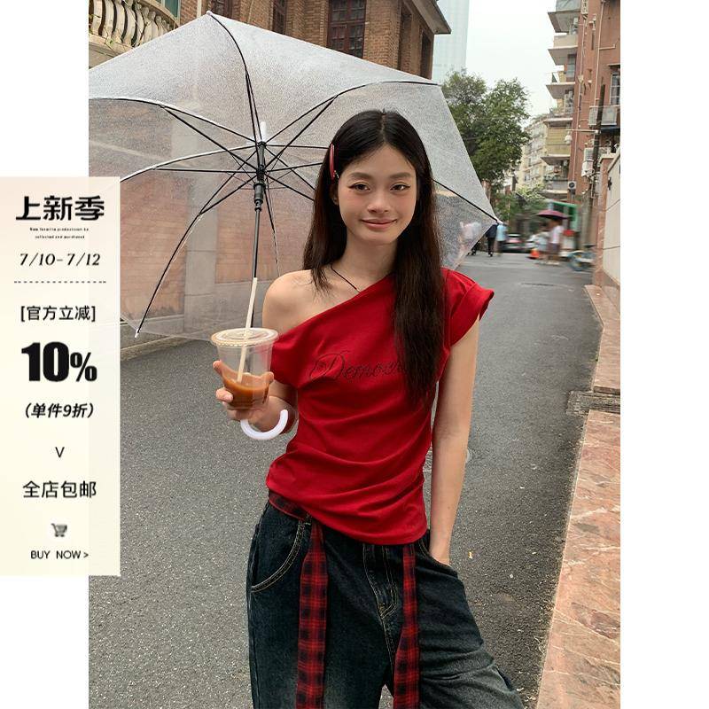 宋正恩红色字母烫钻扭结斜肩短袖t恤女修身夏季新款辣妹露肩上衣