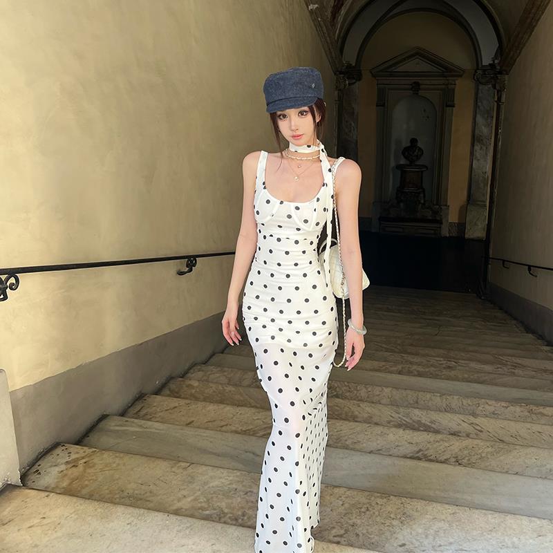 月亮Vera【巴黎名伶】名媛风吊带连衣裙修身长款女裙夏高个子女装