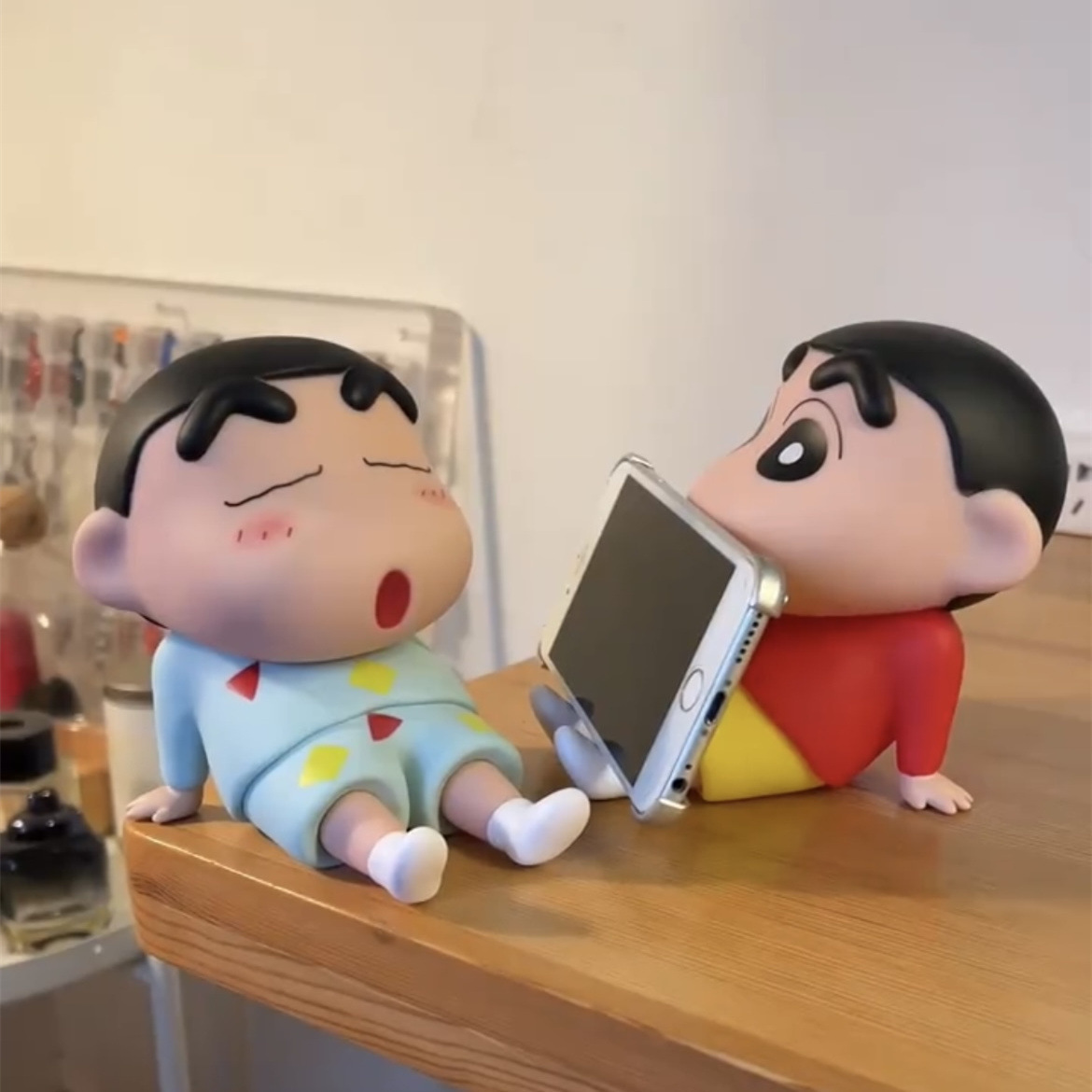 蜡笔小新手机支架懒人手机座