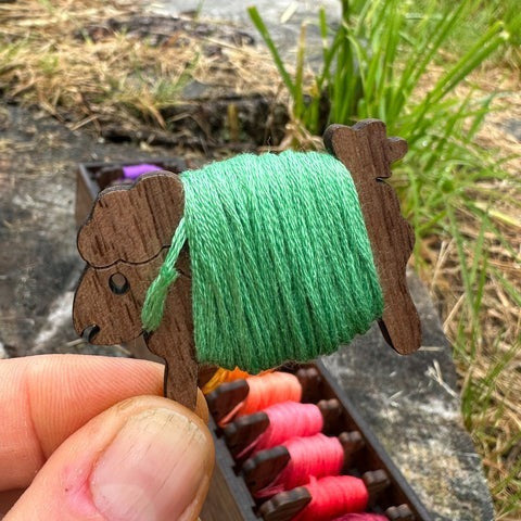 爆款WoodenAnimalBobbinSet有趣