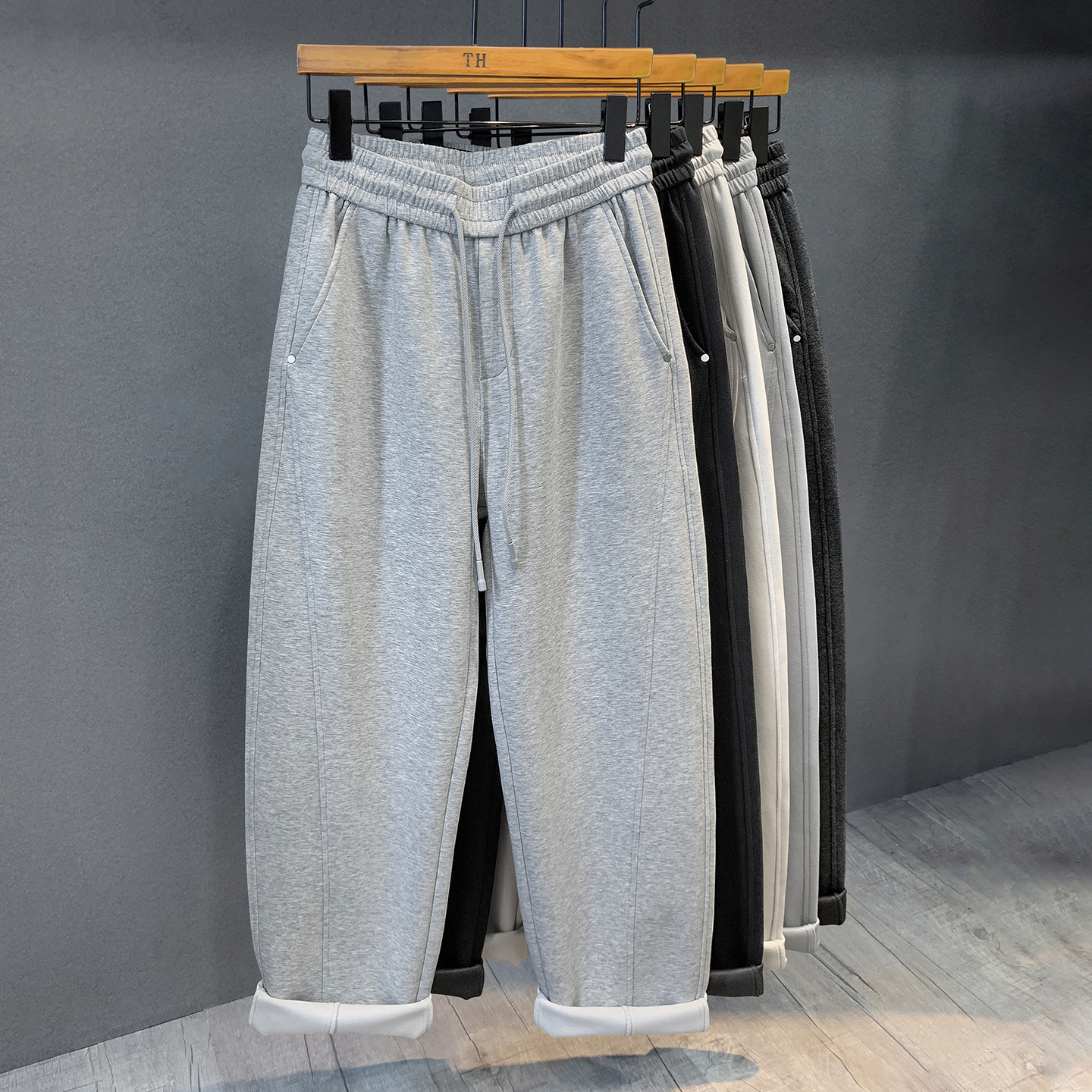 纯色廓形抗皱空气层直筒休闲裤男