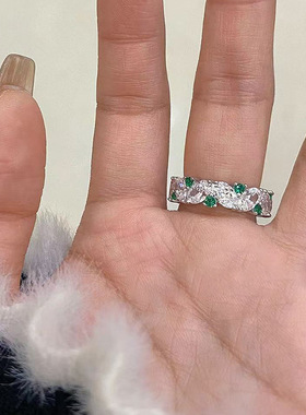 辉之翼珠宝椭圆形排钻戒指人造绿