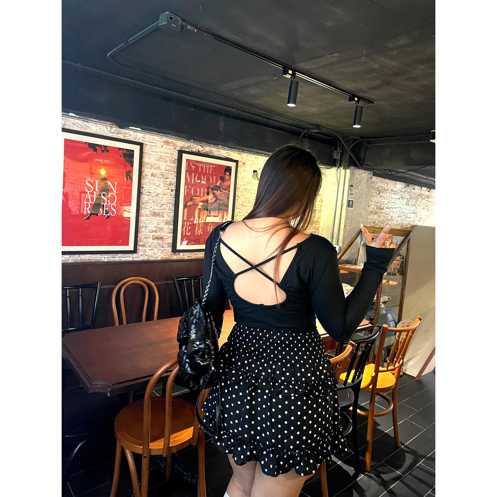 南黑微胖mm性感露背交叉上衣女大码松紧腰波点半身裙显瘦气质套装