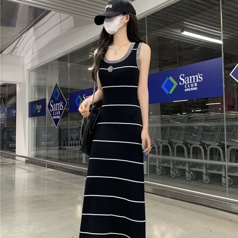 黑白条纹刺绣无袖背心连