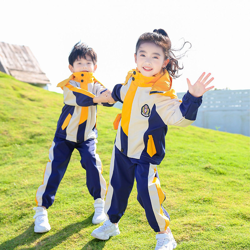 校服套装冲锋衣三件套小学生班服秋冬季新款幼儿园园服儿童保暖服