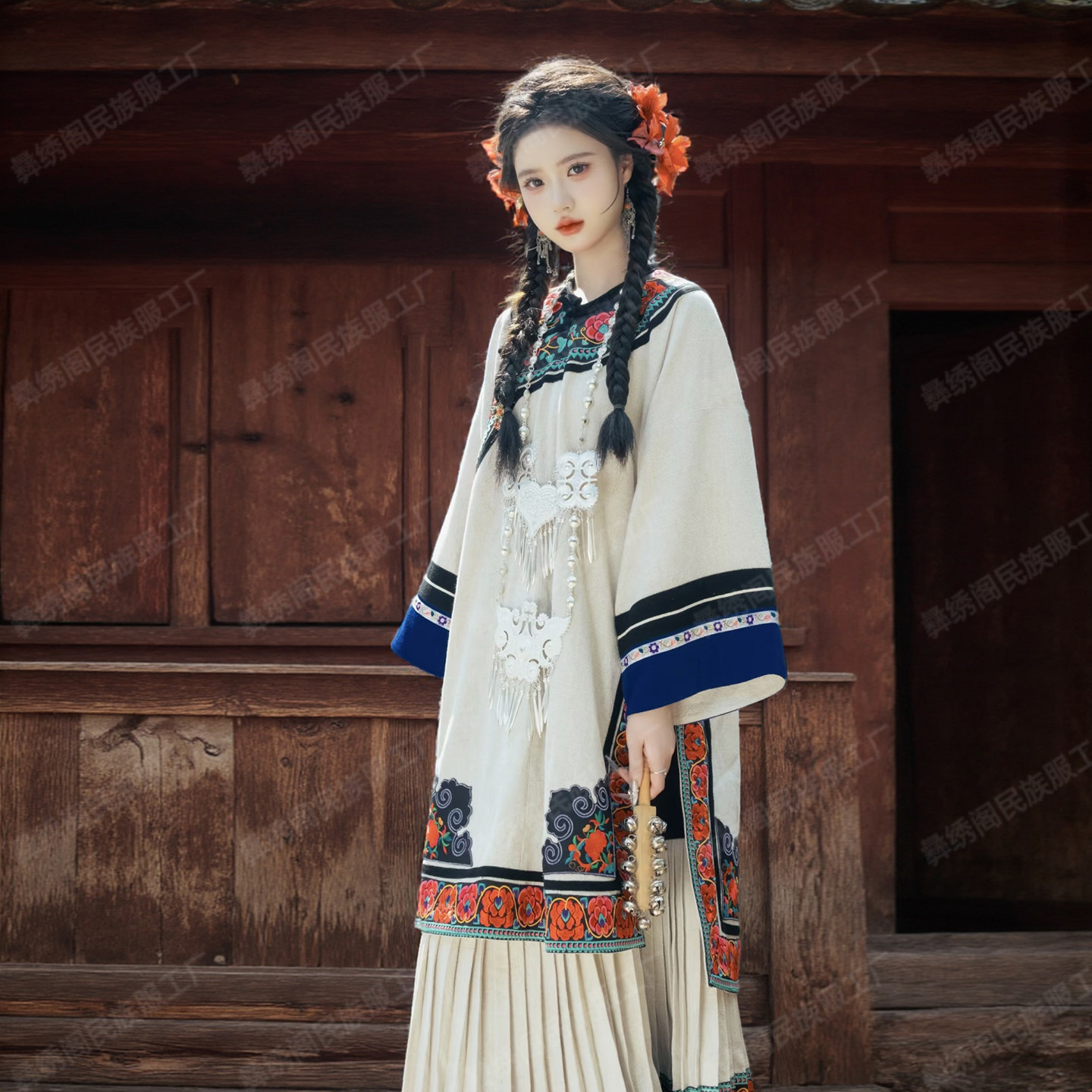棉麻绣花彝族服装女重工刺绣套装演出服旅拍少数民族服饰厂家直销