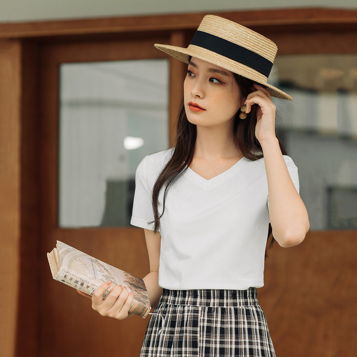 茵曼舒适V领短袖白T恤女2025夏季显瘦气质时尚百搭休闲套头上衣