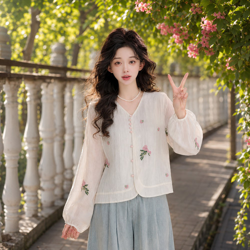 芊竹杏白刺绣V领长袖衬衫