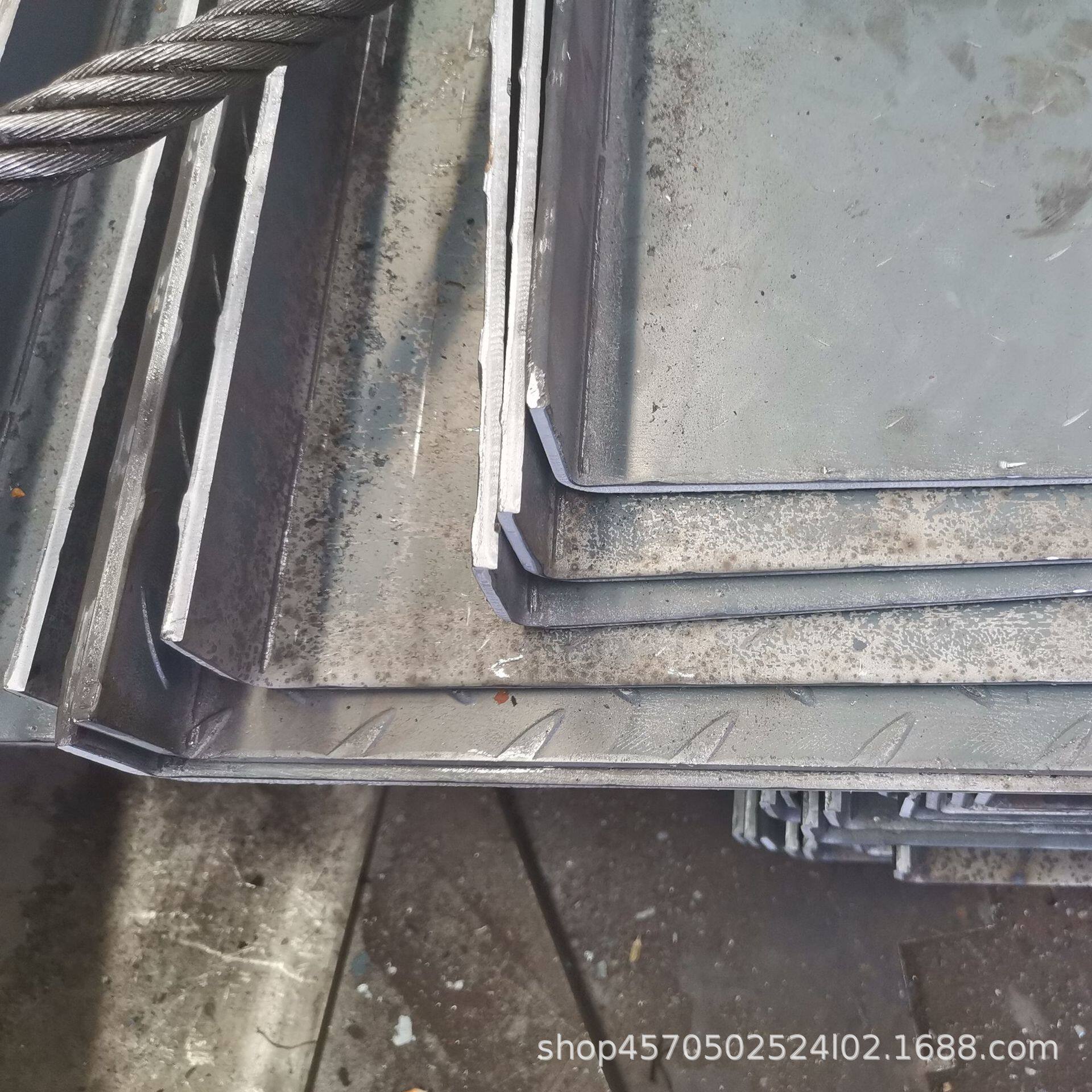 扁豆型花纹板加工梯步护栏重庆鲁盛坤Q235B热镀锌花纹板销售厂家
