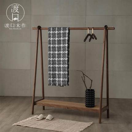 渡口木作实木衣架落地简约黑胡桃木挂衣架晾衣服卧室衣帽架家用