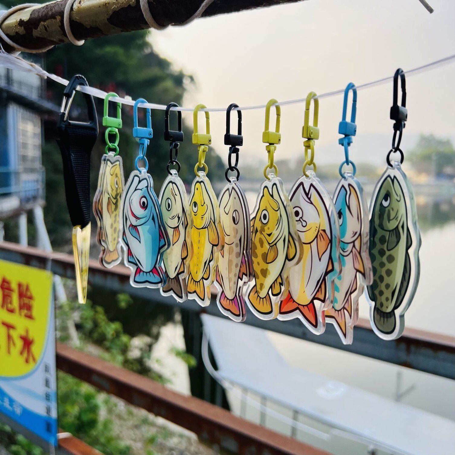汽车钓鱼人礼物背包挂件钥匙扣装饰车载挂件鲈鱼路亚鱼亚克力挂件