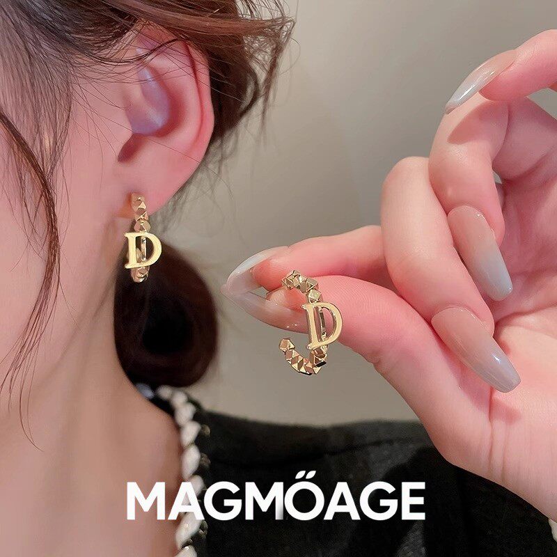 MAGMOAGE字母D拼接C形耳钉