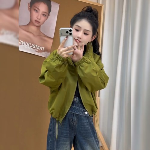 小个子立领橄榄绿冲锋衣女