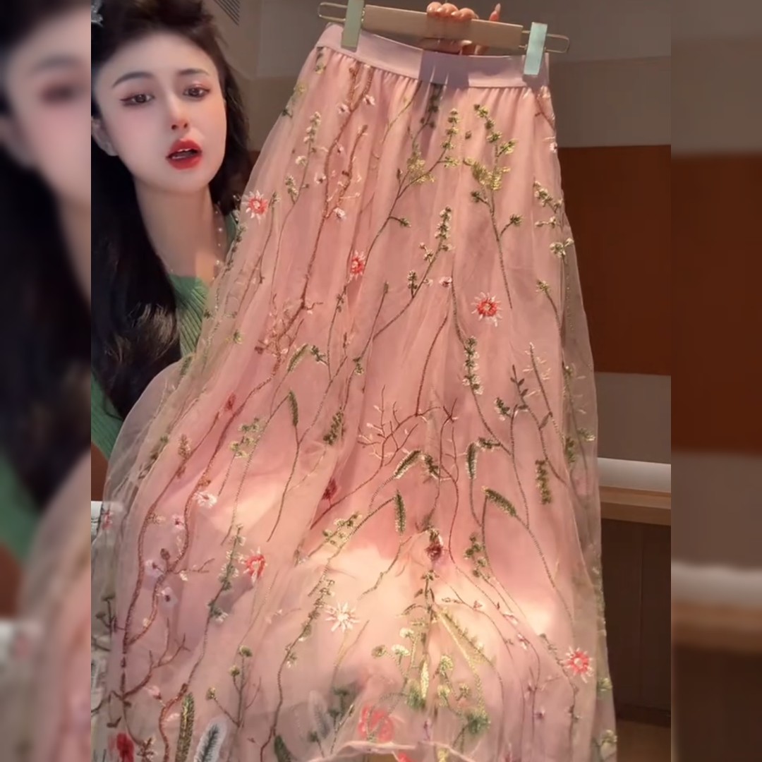 设计感重工刺绣粉色半身裙法式复古温柔风气质高腰宽松精致仙女裙