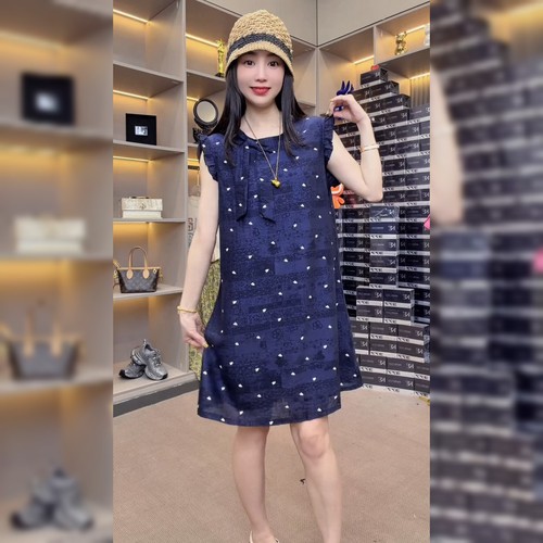 设计感飞飞袖波点连衣裙女