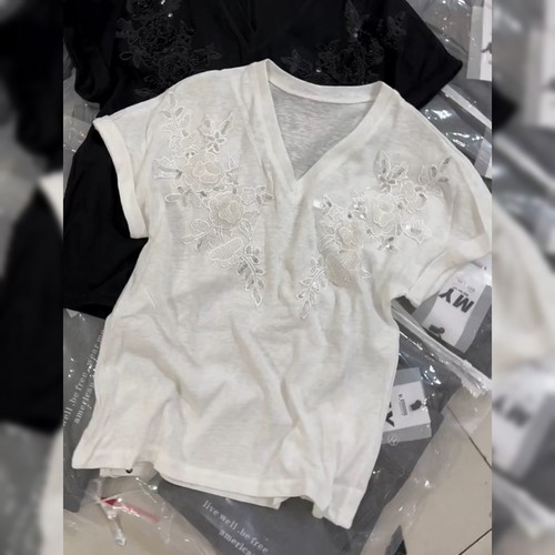 重工V领白色套头上衣女