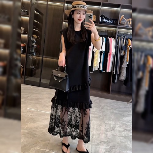 设计感蕾丝拼接小黑裙女